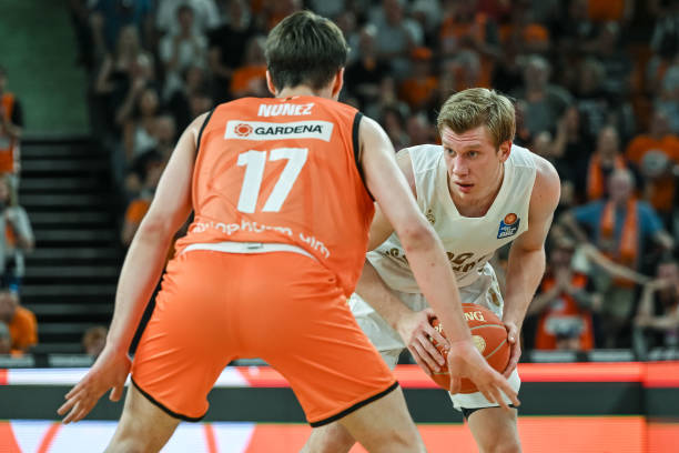 同时保持球 同时保持球